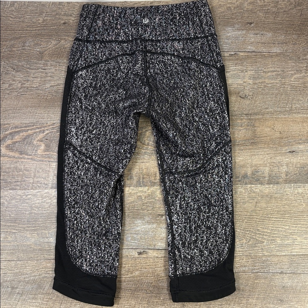 Lululemon Fit Physique Crop (19") - Picture 3 of 9